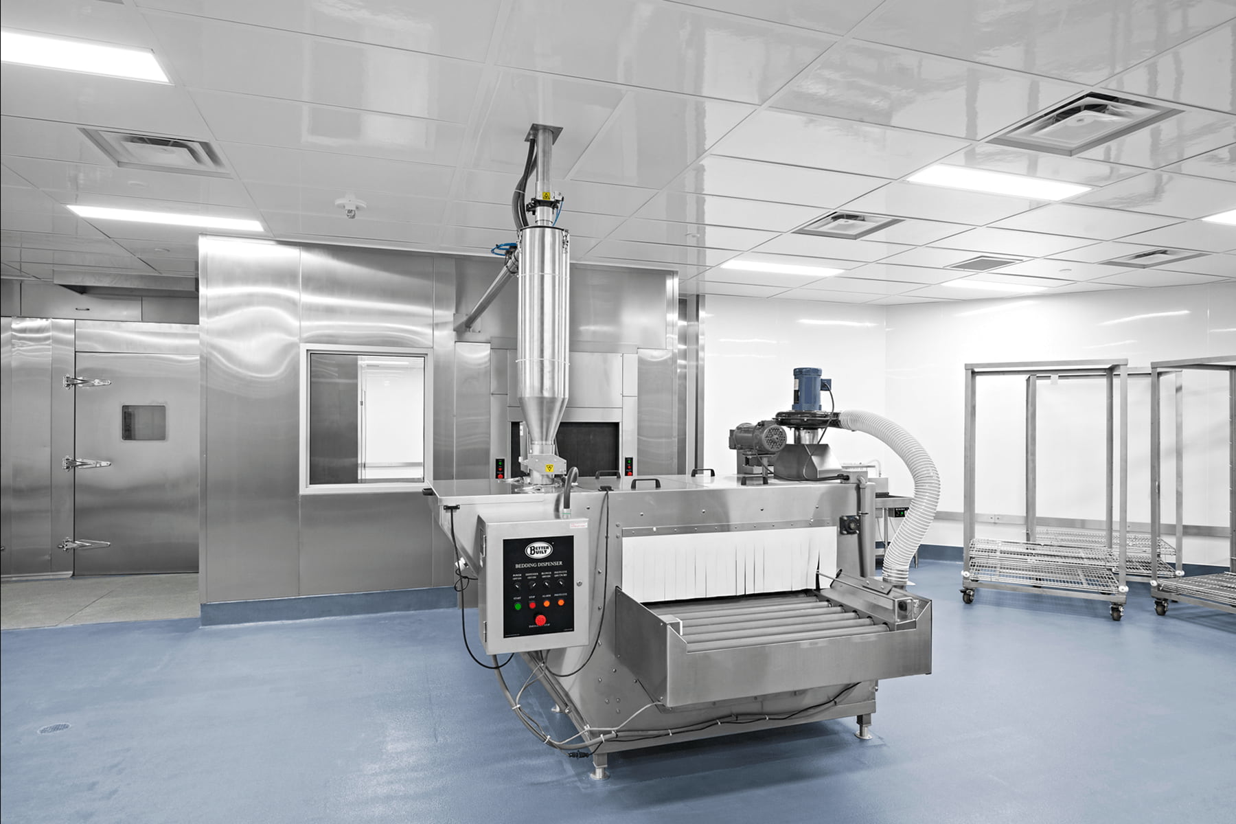 Arcoplast. Vivarium cage washing facilitity, GFRP walls and layin ceiling tiles in a BSL-3, BSL3, BSL 3 cleanroom.