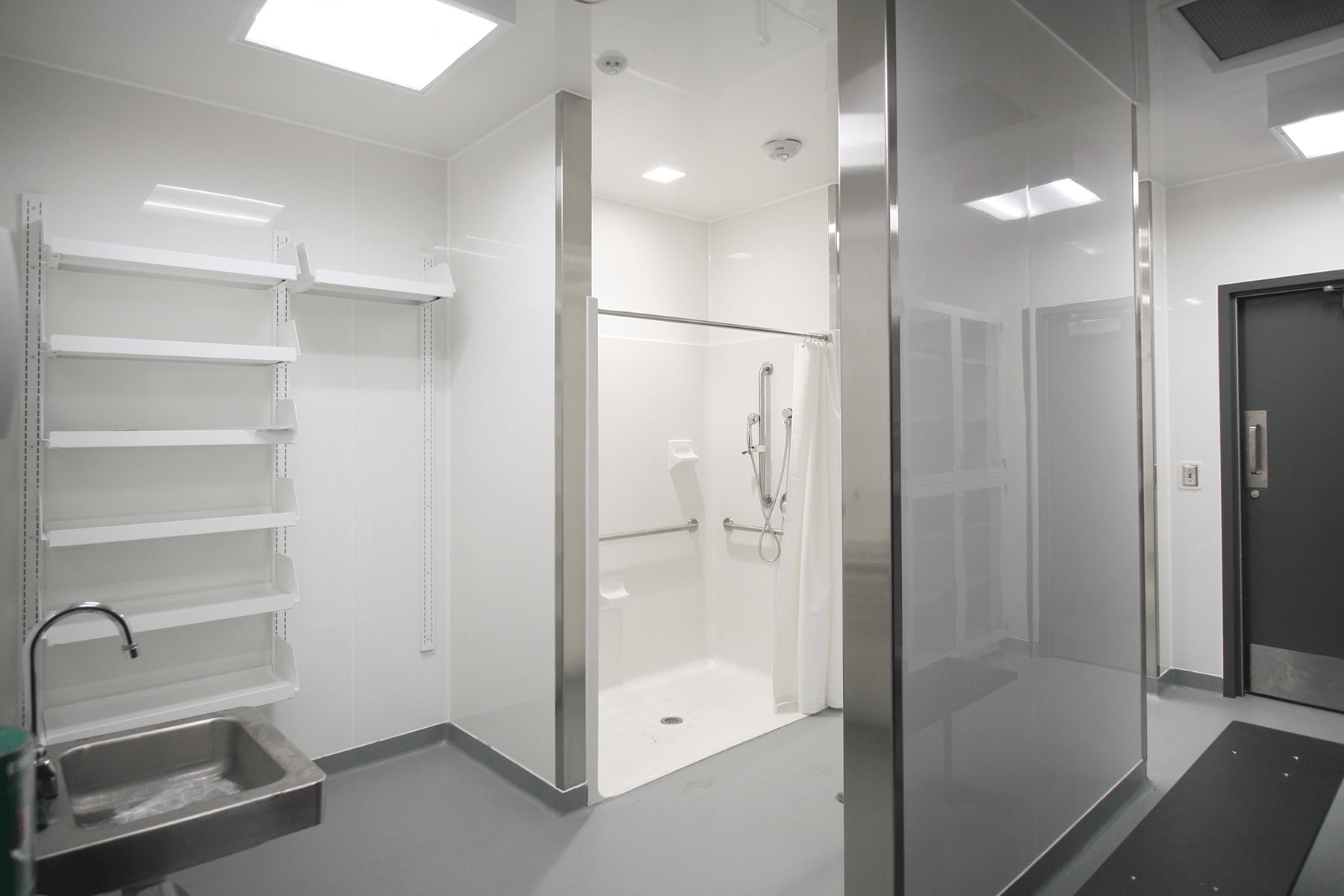 Arcoplast. Shower room facility, Arcoplast walls, ceiling systems in a BSL-3, BSL3, BSL 3 environment.