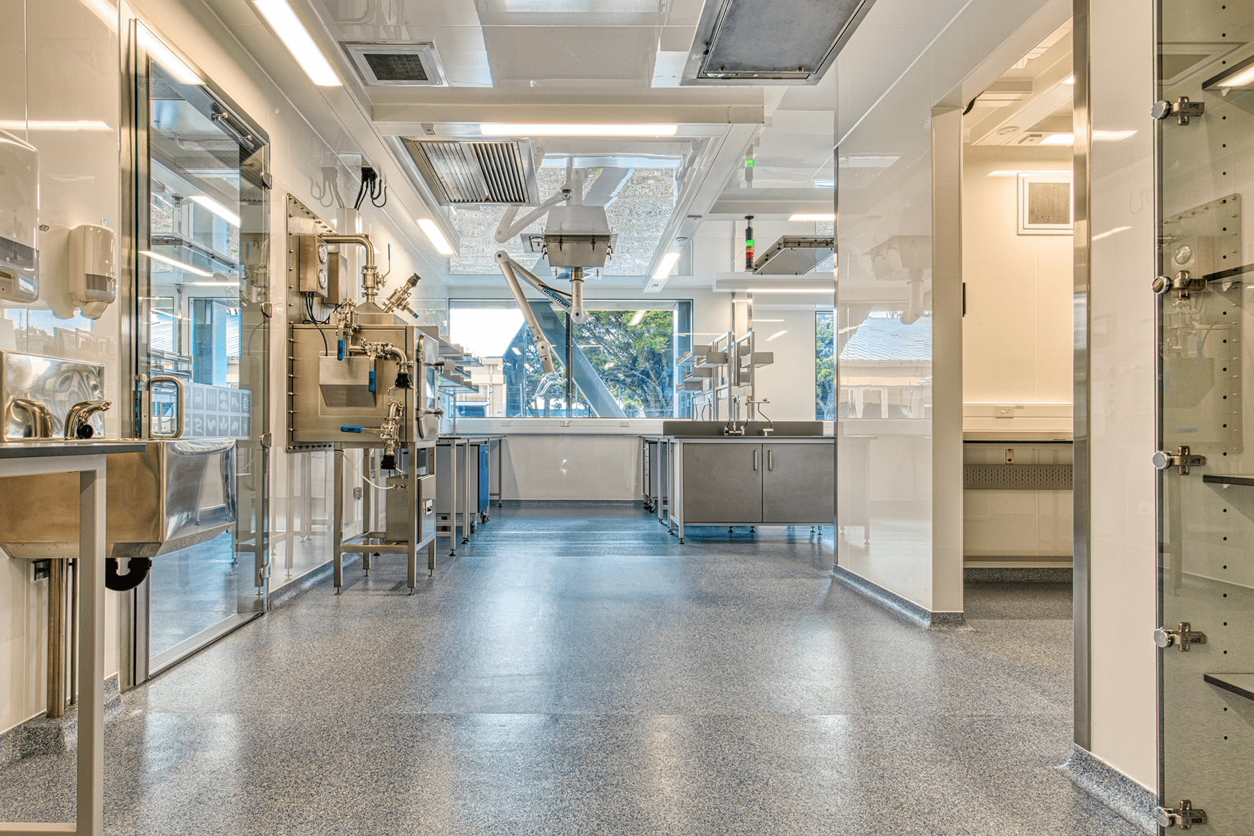 Arcoplast. BSL-2, BSL-3, ABSL-3, BSL3Ag, BSL-4, CL2, CL3, PC2, PC3, PC4. Double glazing, Acryloyl wall & ceiling panel system