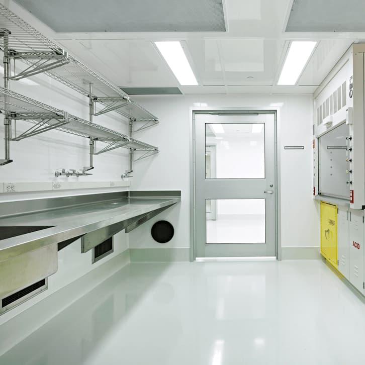 Arcoplast. PC3 Lab using Acryloyl wall ceiling system with truncking and double glazing